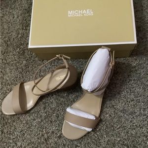 New Michael Kors Serena Flex Sandal..Beige/Tan 10